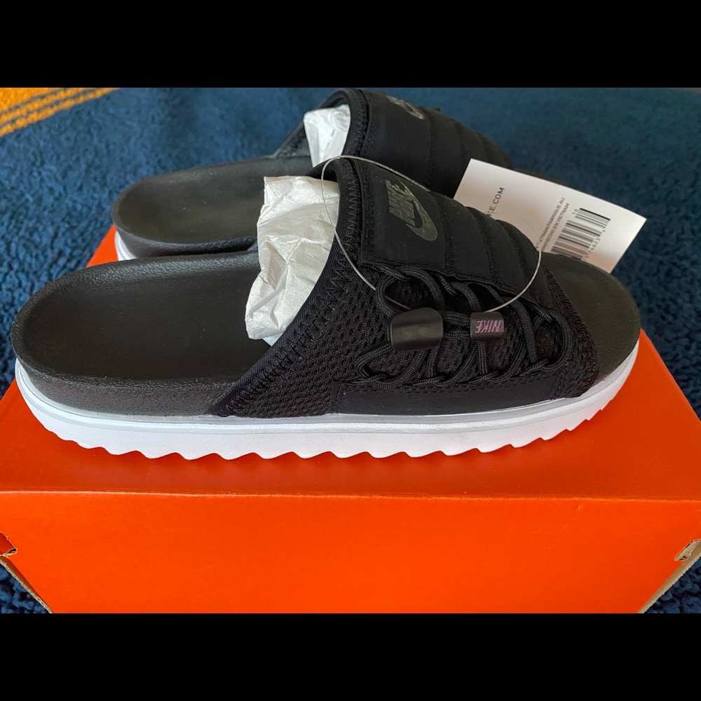 Nike Asuna slides